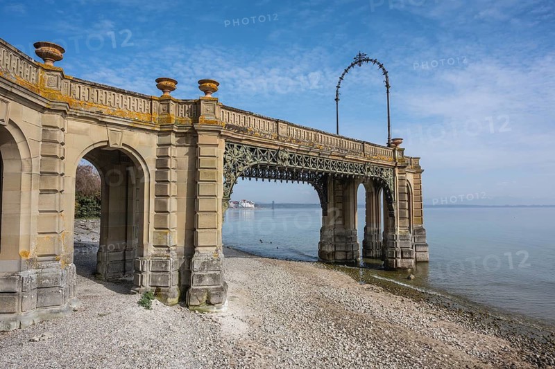 The historic castle pier built in 1879 on the banks of Friedrichshafen at low tide, tourist attraction and popular photo opportunity on Lake Constance, Lake Constance district, Baden-Württemberg, Germany