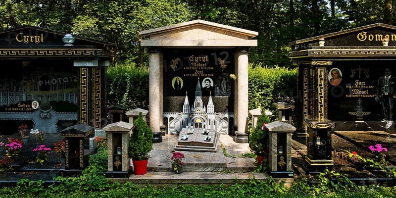 Opulent graves of Sinti and Roma families, so-called Königs-Gräber, Beuel Cemetery, Bonn, North Rhine-Westphalia, Germany