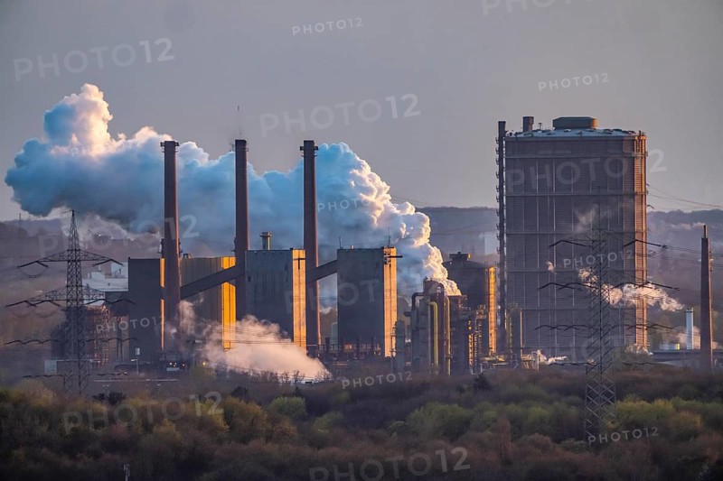 Prosper coking plant, operated by steel company ArcelorMittal, 146 coke ovens with a daily output of 5500 tons of coke, extinguishing cloud, gasometer, Bottrop, North Rhine-Westphalia, Germany