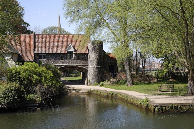 Pulls Ferry Norwich England. Pulls Ferry is located on the River Wensum and is one of the most famous landmarks in Norwich, Norfolk. It is a flint building and was once a 15th Century watergate. It was the route for the stone used to build Norwich Cathedral. The stone came from France up the rivers Yare and Wensum