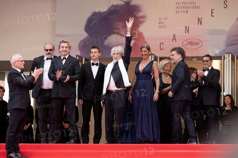 Cannes, France - 22.5.2024: Gustave de Kervern, Frédéric Niedermayer, Louis-Do de Lencquesaing, Pierre Richard, Timi-Joy Marbot and Ceyla Lacerda during the - La Venue De L'avenir (Colours Of Time) - Red Carpet during the 78th Cannes International Film Festival. The film festival takes place from 13 to 24 May 2025