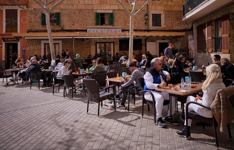 Tourists, people, relaxing in the Cafeteria Bar Sa Plaça, Alaró, Calvià, Majorca, Balearic Islands, Balearic Islands, Spain