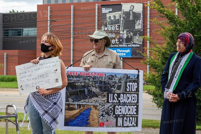 Farmington Hills, Michigan USA, 30 June 2024, A protest, organized by members of the Jewish community, asks that the Zekelman Holocaust Museum stand against genocide in Gaza by issuing a statement for a permanent ceasefire