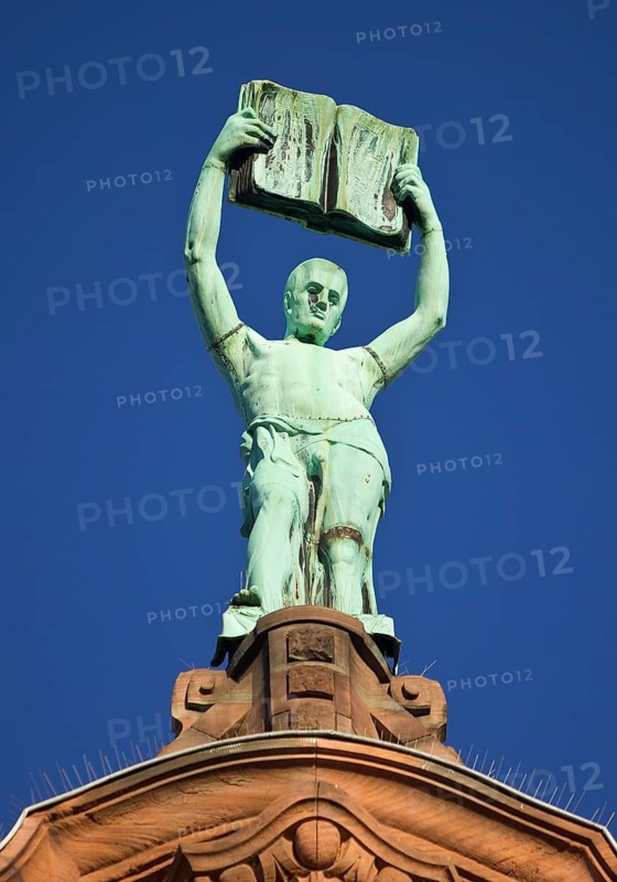 Copper statue entitled Das Wissen by sculptor Philipp Modrow on the Wiesbadener Kurier press building, Wiesbaden, Hesse, Germany