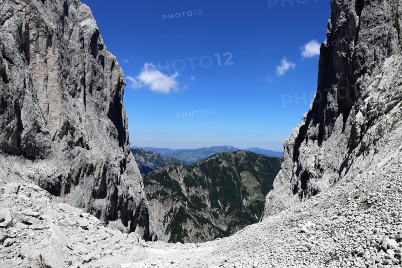 Travelling in the Wilder Kaiser on the Eggersteig to Ellmauer Tor (Tyrol)