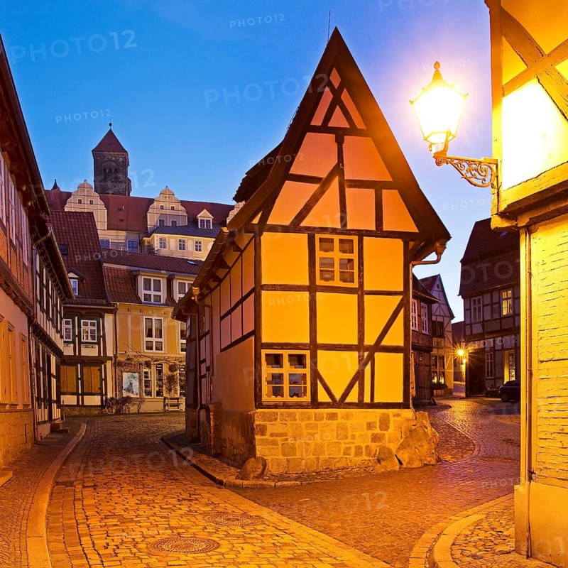 Half-timbered houses in Finkenherd with Schlossberg, alley in the old town centre of the World Heritage town of Quedlinburg, Saxony-Anhalt, Germany