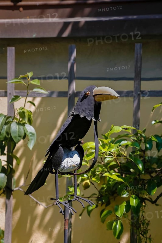 Garden Hotel and Restaurant Schloss Haigerloch, craftsmanship, small sculpture, bird, replica, raven, garden ornament, accessory, Haigerloch, Zollernalbkreis, Baden-Württemberg, Germany