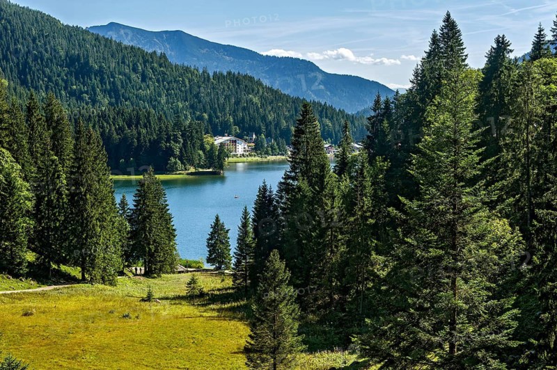Spitzingsee, mountain lake, behind Arabella Alpenhotel, municipality of Schliersee, Mangfall mountains, Bavarian Prealps, Upper Bavaria, Bavaria, Germany
