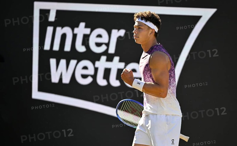 Ben Shelton USA cheers joy emotion in the background gang advertising logo INTERWETTEN BOSS Open 2026, ATP 250 tennis, lawn tournament, Stuttgart, Baden-Württemberg, Germany