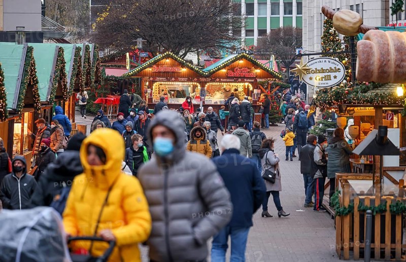Essen, North Rhine-Westphalia, Germany - Christmas market in Essen in times of the corona pandemic under 2G conditions. Visitors must be recovered or vaccinated. Masks are not compulsory in the Essen pedestrian zone, but it is recommended to wear a mask
