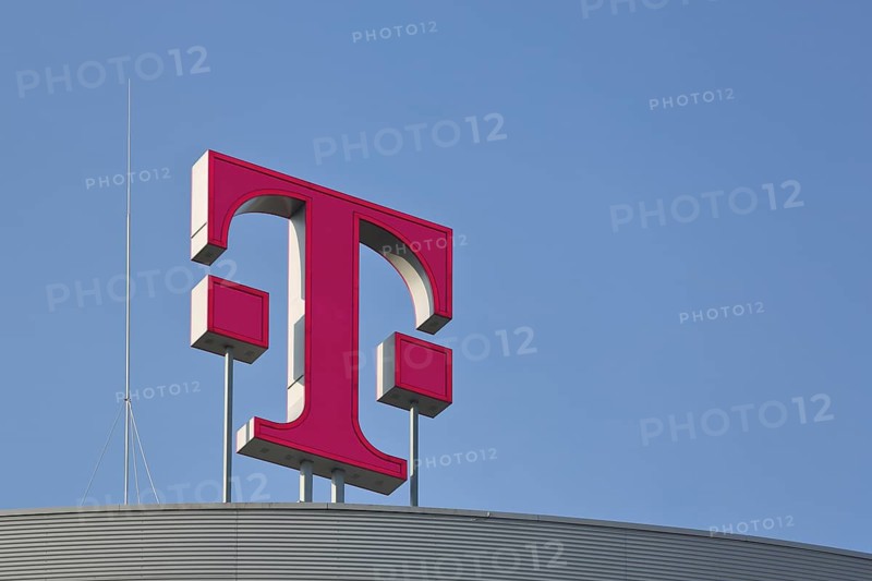 Telekom headquarters emblem, magenta, cover, letter T, Gronau, Bonn, North Rhine-Westphalia, Germany