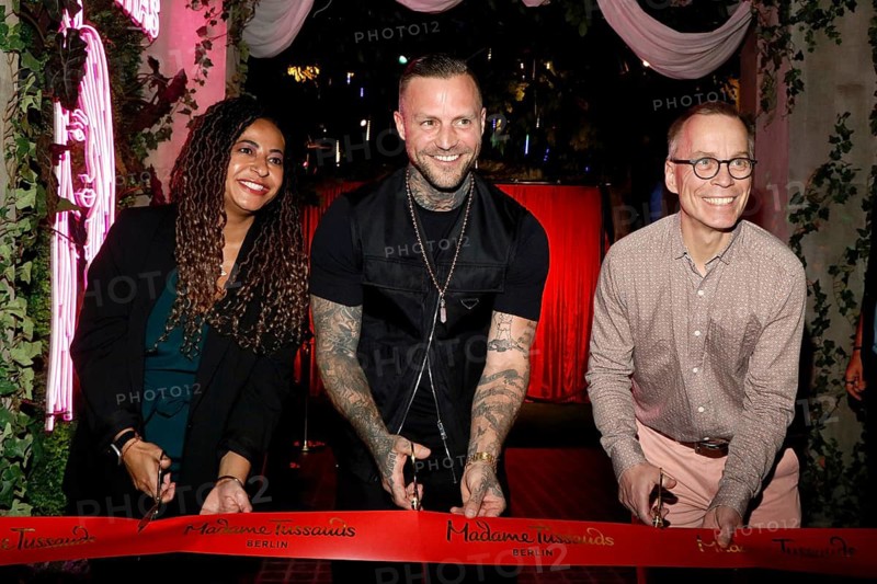 Rapper Kontra K (Maximilian Diehn, KO?TRA K, centre) at the inauguration of the new Berlin Vibes themed area and his wax figure at Madame Tussaud's Berlin on 3 April 2025