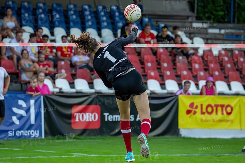 Fistball (woman) : TSV Dennach against TV Jahn Schneverdingen (IFA 2024 Fistball World Tour Finals Mannheim, Final) . Picture: Helle Grossmann (1, Schneverdingen)