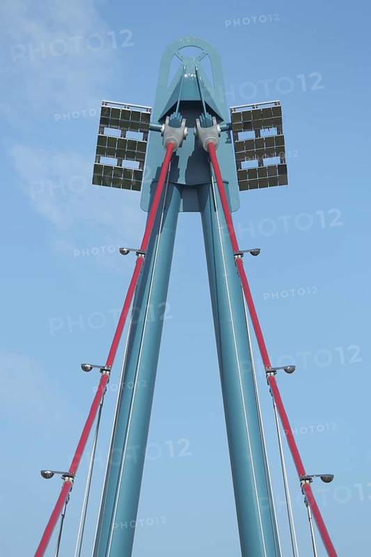 Holbeinsteg pylon, bridge pillar, suspension rope bridge, wire rope, steel structure, cutout, Frankfurt am Main, Hesse, Germany