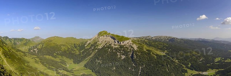 Mountain panorama from Walmedinger Horn, 1990m, to Hoher Ifen, 2230m, Kleinwalsertal, Vorarlberg, Allgäu Alps, Austria