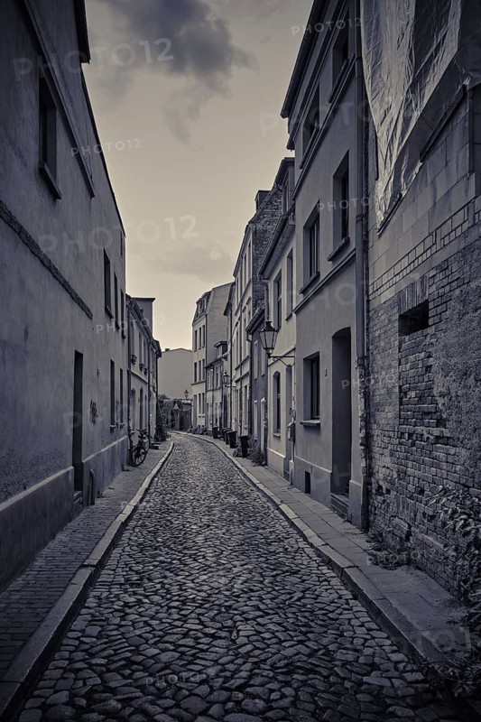 View through the narrow streets of the old town, away from the tourist crowds, here the Blüffelstraße, Hanseatic City of Wismar, Mecklenburg-Western Pomerania, Germany