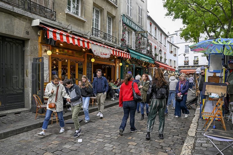 Street scene in the Montmartre district, 18th arrondissement, Paris, Île-de-France region, France