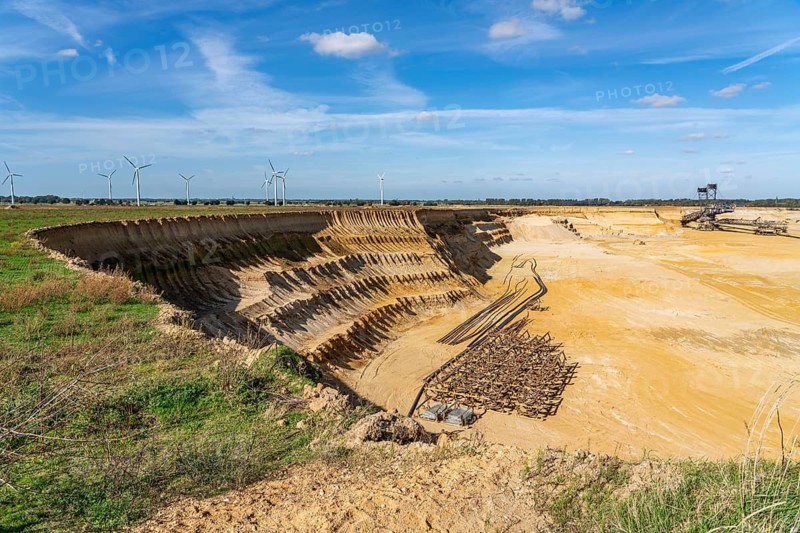 Edge of the Garzweiler II open-cast lignite mine, at the village of Lützerath, which is the last place to be excavated, belongs to Erkelenz in the district of Heinsberg, North Rhine-Westphalia, Germany