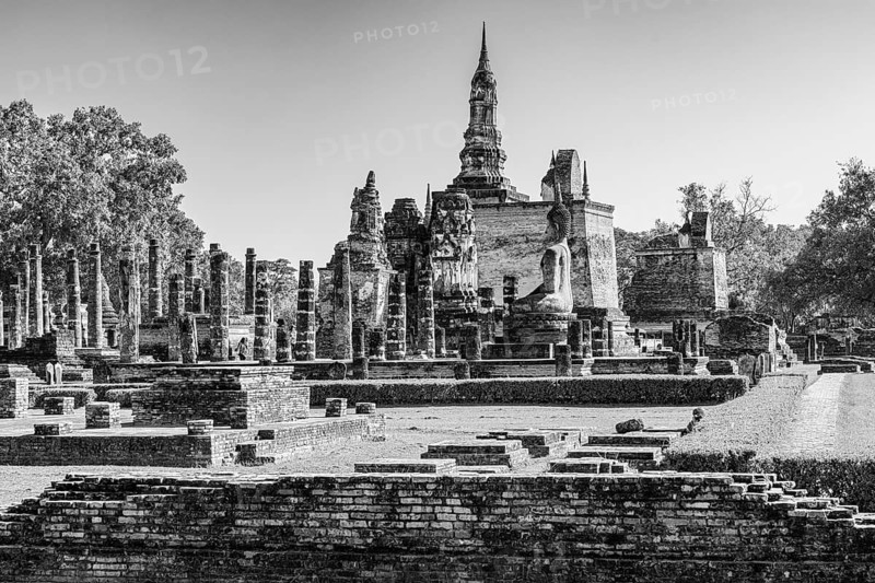 Historic Buddhist temple complex Wat Mahathat, historical park, black and white photo, Sukhothai, Sukhothai Province, Thailand