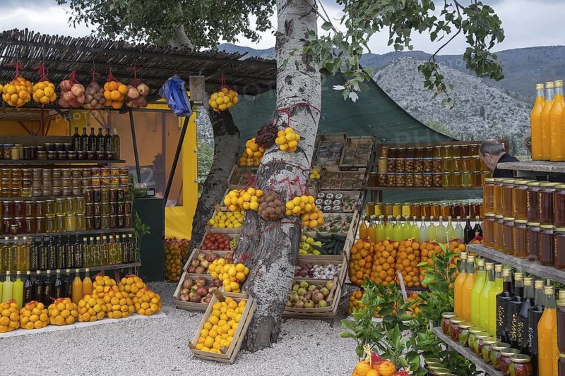 Street vendors, street sales of fruit and fruit products, Bosnia and Herzegovina