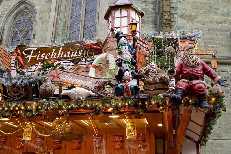 Christmas decorations on a hut at the Christmas market, Soest, North Rhine-Westphalia, Germany