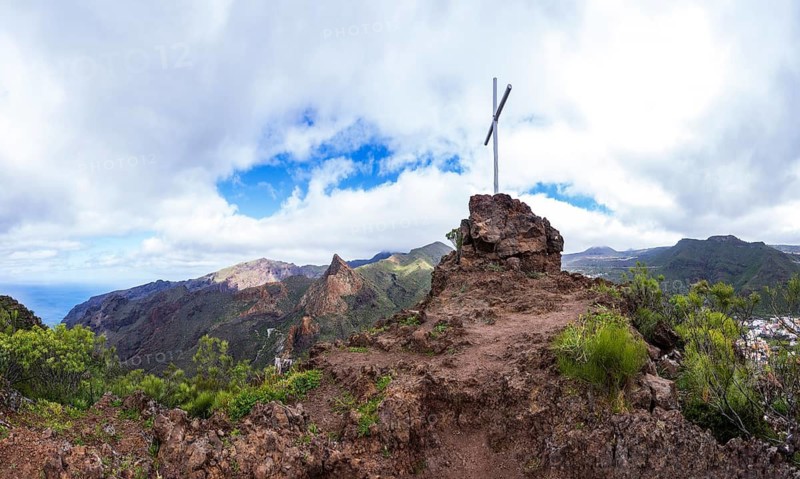 Mountain hike over Santiago to Montana de Guama, view to Risco Blanco, Tenerife, Canary Islands, Spain
