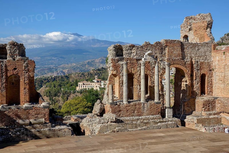 Teatro Greco from the 3rd century A.D. with a view of the volcano Etna, Greek theatre, Taormina, Messina province, Sicily, Italy
