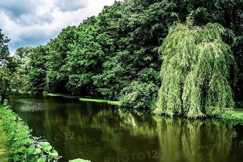Walk along the Rotte, route from the modern city center to the green suburbs such as Hillegersberg or the Hoge Bergse Bos. Historic waterway leads past riverbanks, parks and the Prinsenmühle, Rotterdam, Netherlands