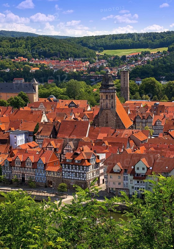 Town view from an elevated viewpoint with the church of St. Blasius, Hann. Münden or Hannoversch Münden, Lower Saxony, Germany