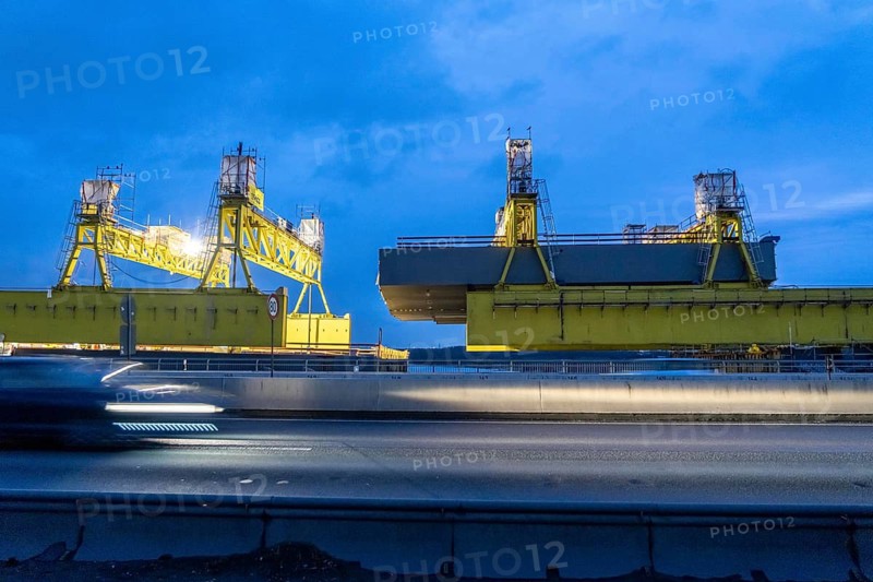 New construction of the motorway bridge Neuenkamp, A40, over the Rhine, shortly in front of insertion of the last bridge element into the first of 2 bridge structures, Duisburg, North Rhine-Westphalia, Germany