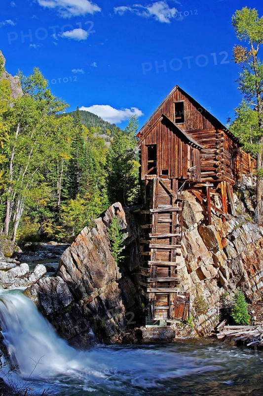 USA, Colorado, Crystall Mill, Old Mill, in autumn on Crystal River, Crystal River, Colorado, USA