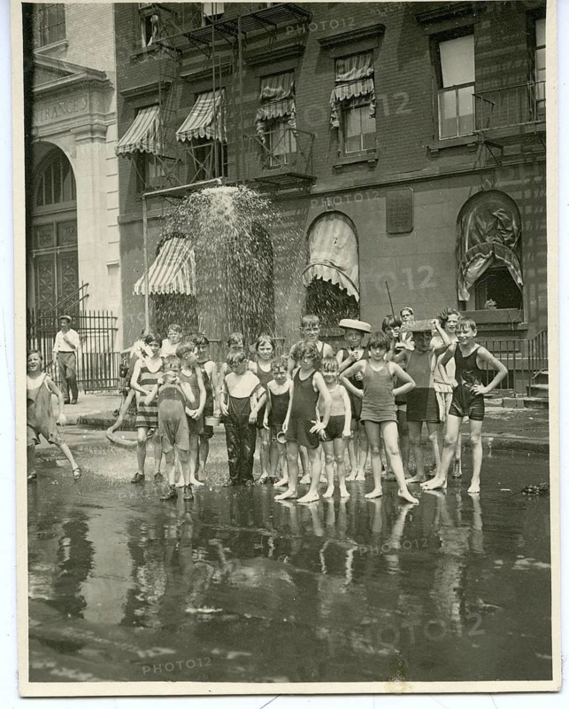 New York, SoHo, summer, hydrant, refreshment, water, group of children playing in water on a street in summer, in a vintage style, around 1936