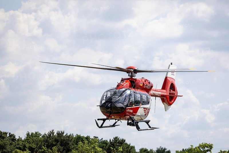 DRF Luftrettung rescue helicopter in action (symbolic image)