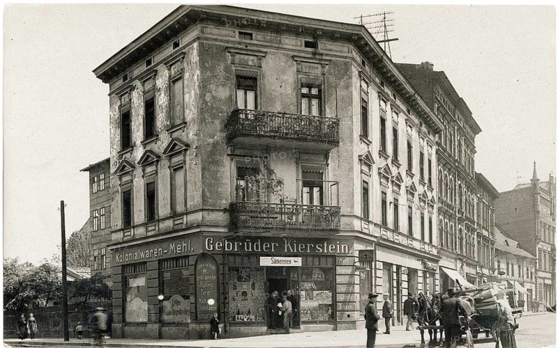 Colonial goods, Kierstein brothers, small town, presumably German eastern territories, cart, shop, profession, twenties, corner building with a large shop on the ground floor, people on the street, around 1920