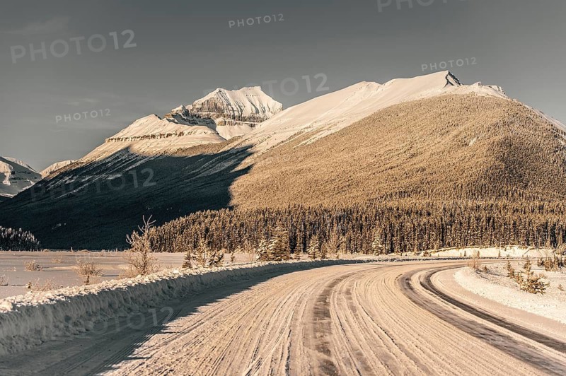 Winter road trip on the Icefields Parkway with lots of snow and ice, Banff National Park, Jasper National Park, Alberta, Canada