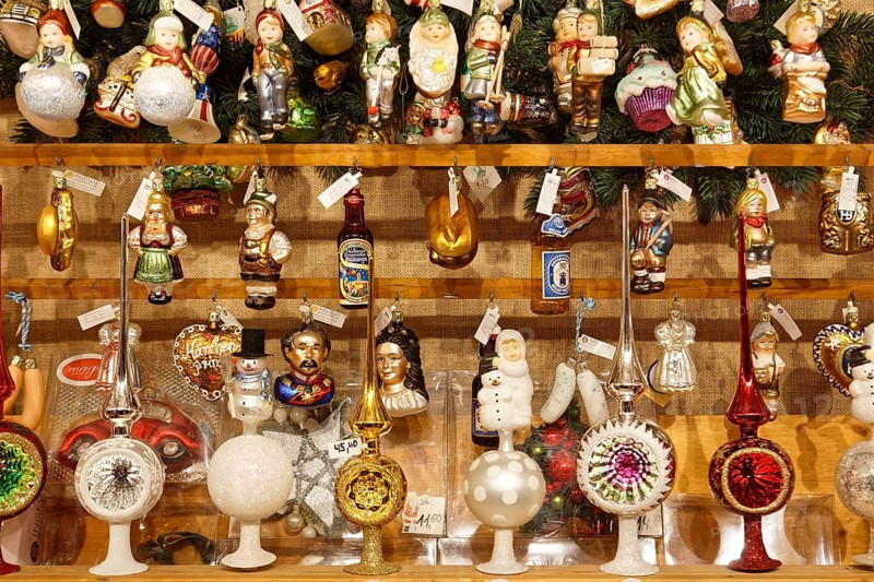 Christmas tree decorations Christmas decorations made of glass, Christmas tree topper, traditional, traditional offer at the Nuremberg Christmas Market, Nuremberg, Middle Franconia, Bavaria, Germany
