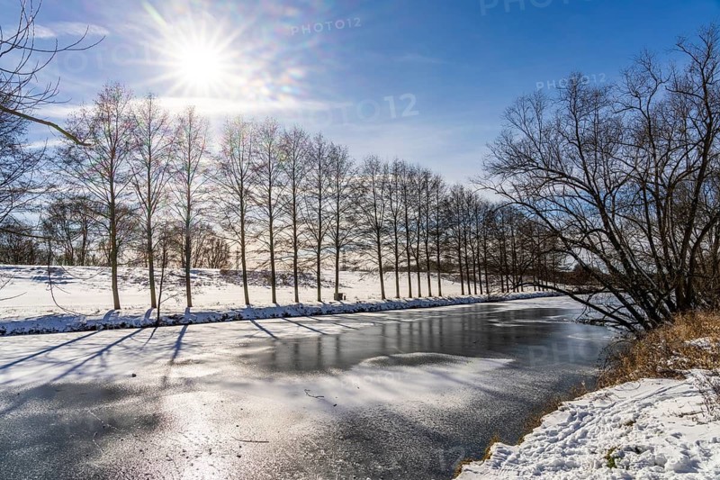 Winter on the frozen Ruhr in Fröndenberg, North Rhine-Westphalia, Germany