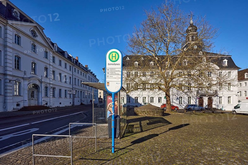 Bus stop Schlossplatz, bus line 105, 108, 121, bus shelter, historic town hall, baroque architectural style, architect Friedrich Joachim Stengel, blue sky, cloudless, Schlossplatz, Saarbrücken, state capital, regional association Saarbrücken, Saarland, Germany