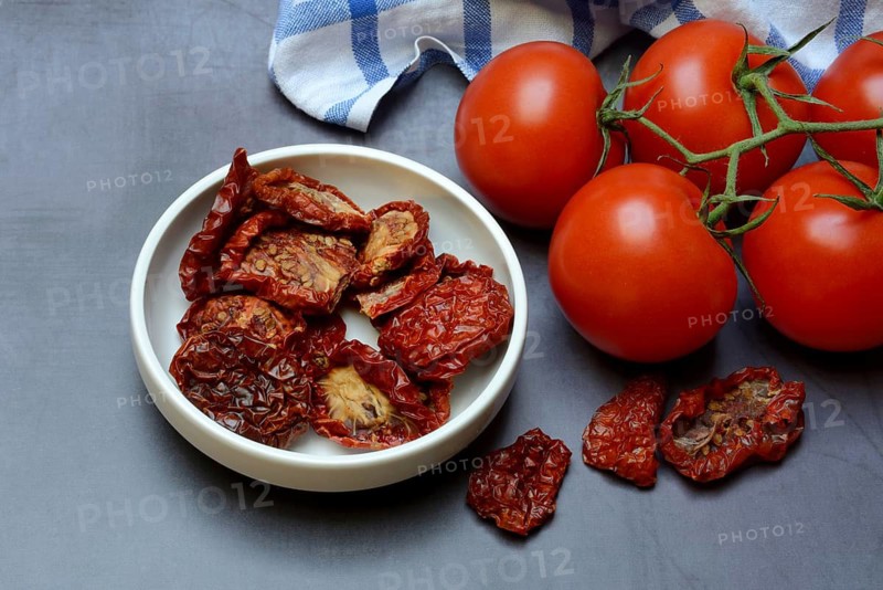 Fresh and dried tomatoes, Solanum lycopersicum
