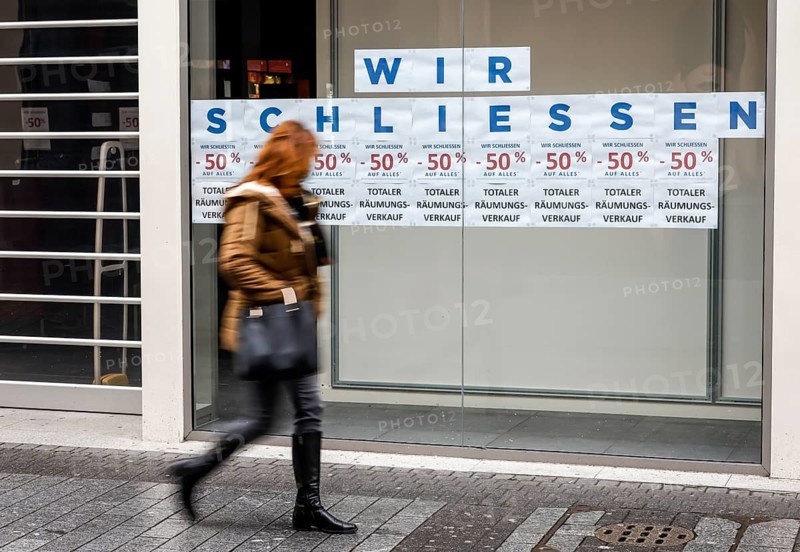 Cologne, North Rhine-Westphalia, Germany - Cologne city centre in times of the corona crisis during the second lockdown, clearance sale due to shop closures