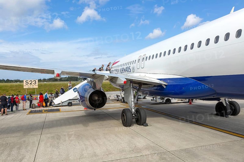 Passengers boarding British Airways Airbus A320 plane, Aeroporto Francisco Sa Carneiro, Porto airport, Portugal