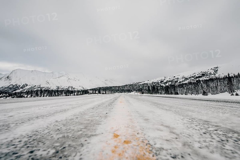 Winter road trip on the Icefields Parkway with lots of snow and ice, Banff National Park, Jasper National Park, Alberta, Canada