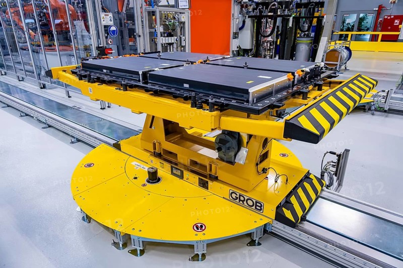 Mercedes-Benz subsidiary ACCUMOTIVE is setting a major milestone in Kamenz with the series production of the latest generation of Mercedes-Benz traction batteries for the all-electric CLA. EB 580 all-electric traction batteries for the Mercedes-Benz CLA are manufactured here, Kamenz, Saxony, Germany