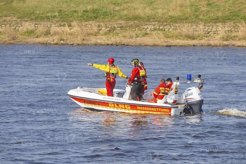 The aim was to train the cooperation of all organisations involved in emergency response. On site, 482 emergency personnel were involved, including 323 directly from the civil protection, fire service and hospital. 31 people were entrusted with controlling the processes during the exercise. There were 34 observers and 94 patient actors. 70 vehicles were deployed. A scenario for rescuing people from the flooding Weißeritz and Elbe rivers was carried out in a secondary location. These rescue operations are conducted under the direction of the Dresden Fire Department with the participation of the German Red Cross Water Rescue, DLRG and the Water Police, Dresden, Saxony, Germany