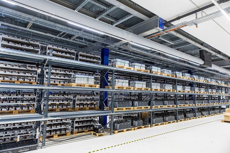 Saxony's Economics and Energy Minister Dirk Panter visits Saxony's largest battery storage facility, with 23 megawatt hours from Tricera energy, Freiberg, Saxony, Germany