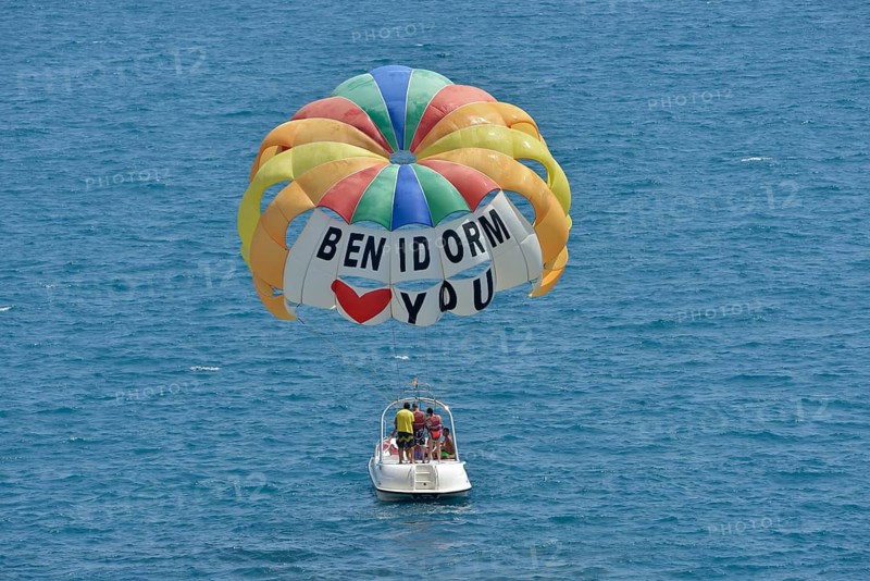 Excursion boat with paraglider, labeled "Benidorm loves you", Playa Levante, Benidorm, Costa Blanca, Spain