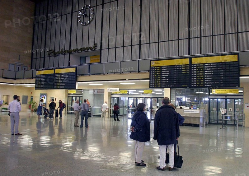 Berlin, DEU, 08.06.2004 - Passengers stand in the waiting room at Tempelhof Airport, Berlin, Germany