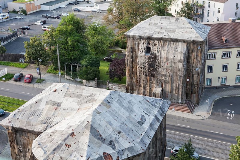 Torwache wrapped with old jute sacks, Check Point Sekondi Loco, by artist Ibrahim Mahama, documenta 14 exhibition, 2017, Kassel, Brüder-Grimm-Platz, Wilhelmshöher Allee, Germany