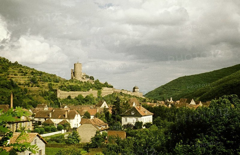 Château du Schlossberg, Kaysersberg Castle, Vosges, medieval town, Alsace Haut Rhin, France July 1959