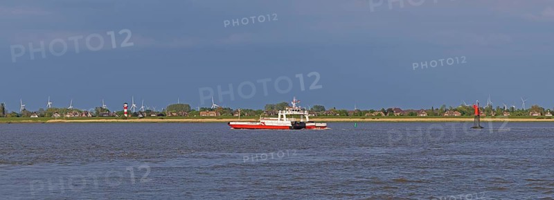 FRS Elbe ferry approaches Glückstadt, Schleswig-Holstein, Germany